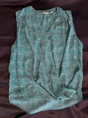 New York & Company Teal and White Abstract Dot Sleeveless Top